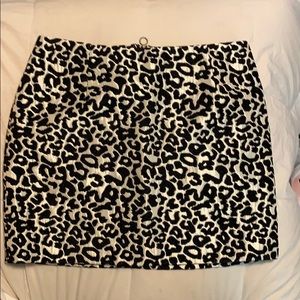 Kendall & Kylie Leopard Print Skirt never worn